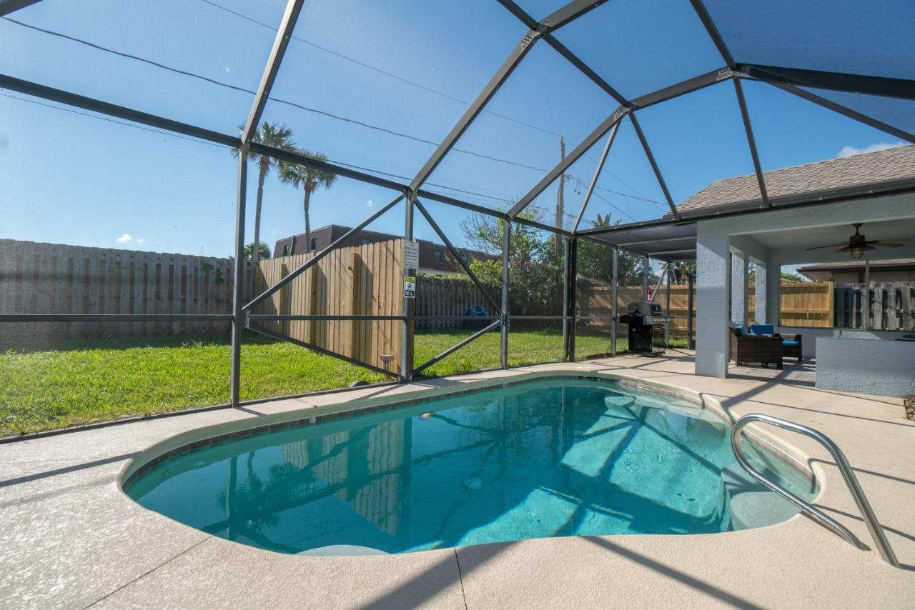 Oceanview Haven - 2Br Beach Townhome With Patio, Shared Heated Pool Steps From Paradise Beach Park! Melbourne Exterior photo
