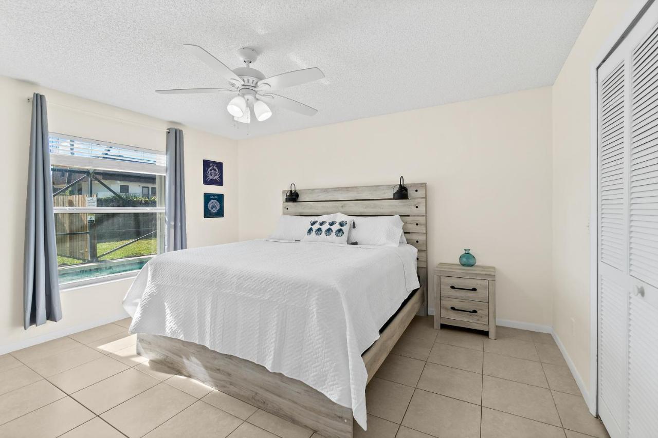 Oceanview Haven - 2Br Beach Townhome With Patio, Shared Heated Pool Steps From Paradise Beach Park! Melbourne Exterior photo