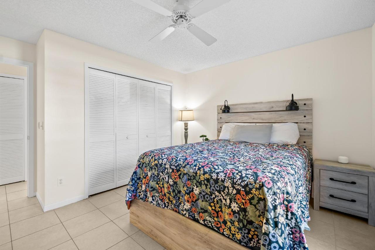 Oceanview Haven - 2Br Beach Townhome With Patio, Shared Heated Pool Steps From Paradise Beach Park! Melbourne Exterior photo